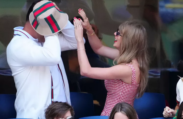  Taylor Swift Fixes Travis Kelce's Hat Hair at US Open See the Sweet Moment