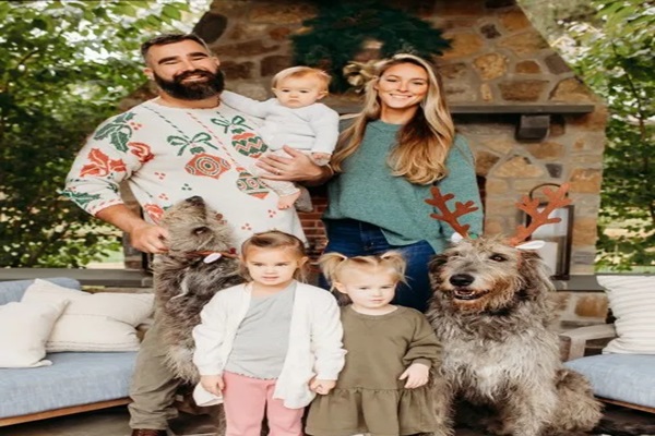 Jason Kelce's family and their Dog Winni