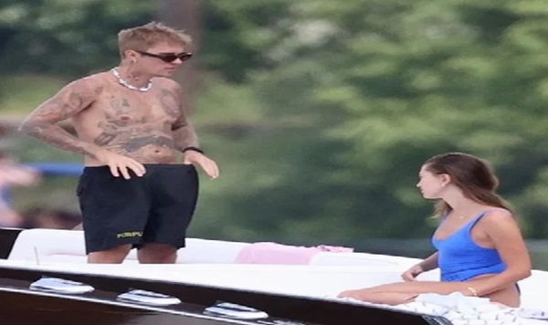 Justin Bieber and his wife at Beach