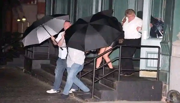 Taylor Swift covered with Umbrella by Body guard