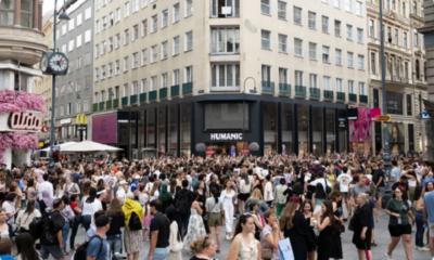 aylor Swift fans gather in Vienna’s streets to sing her songs after canceled concertsi