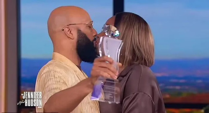 Common kisses Jennifer Hudson